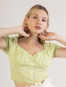 Short top with small flower print and square neckline